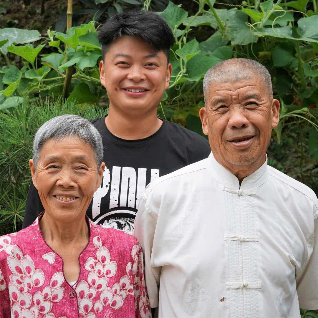 秦巴奶奶灭霸爷爷