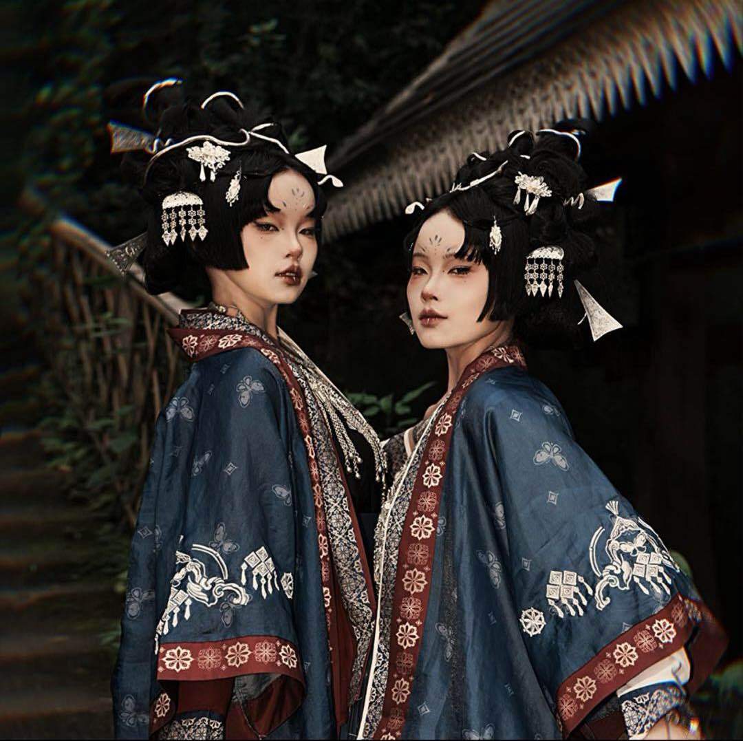 双胞胎大姐二妹