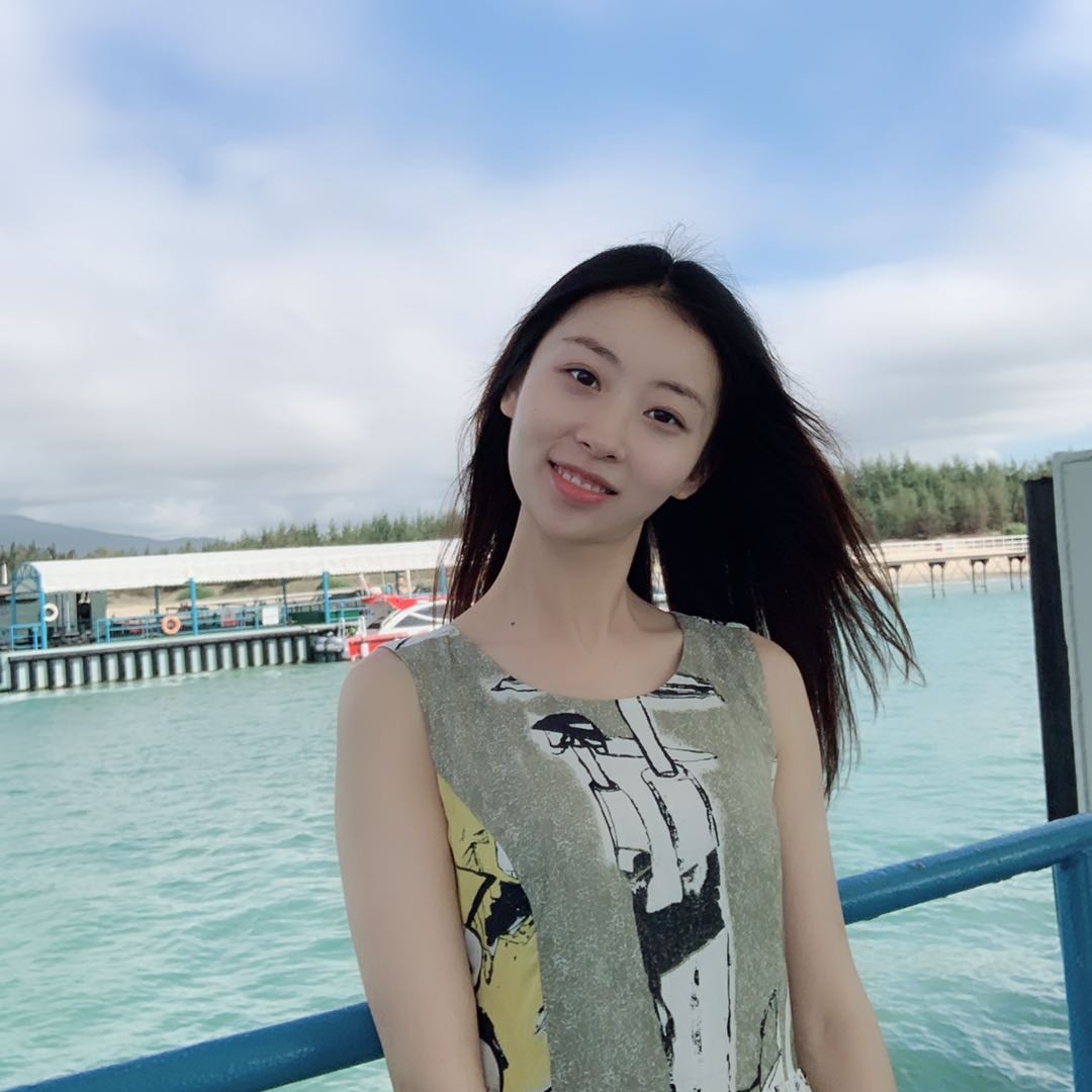 小镇上的猪精女孩