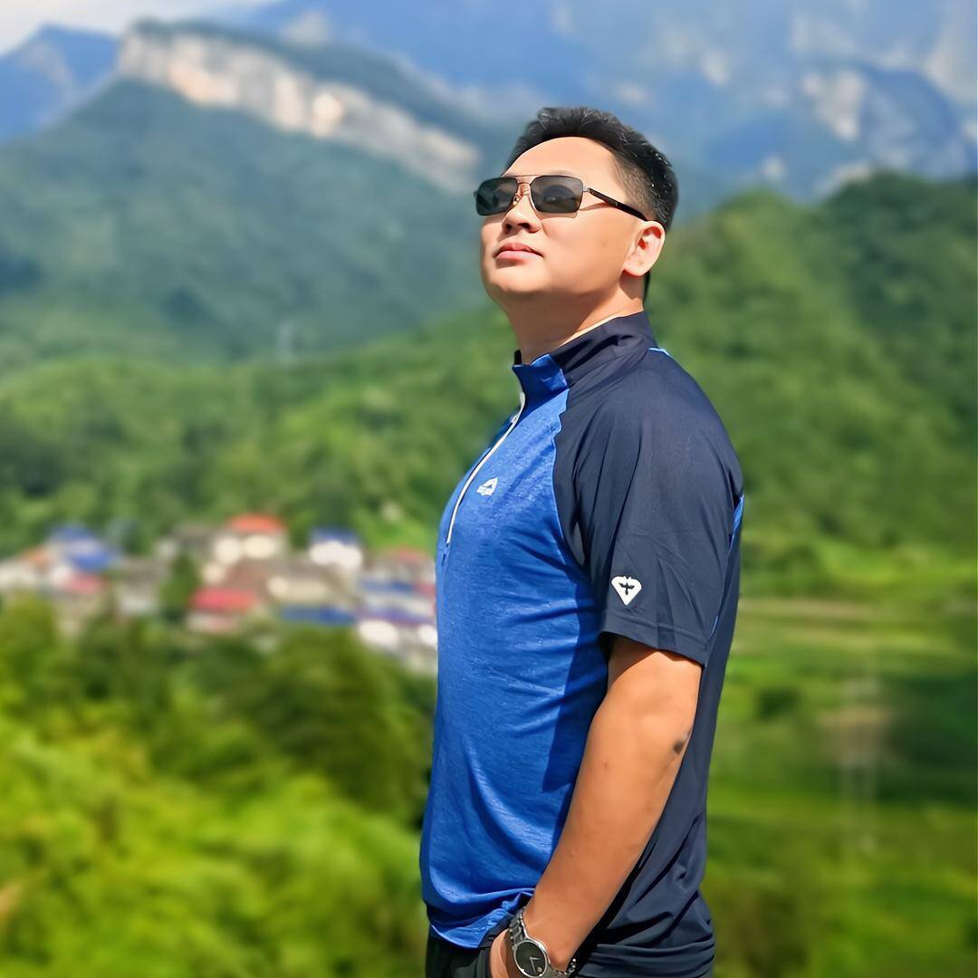 旅游老炮超奇