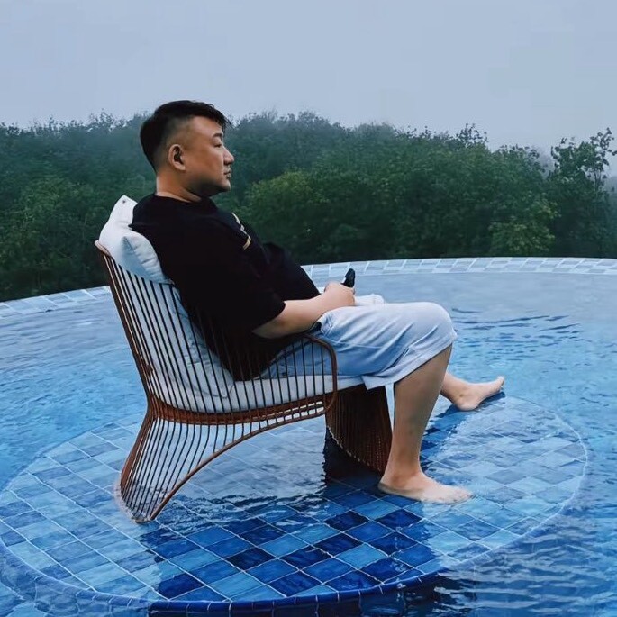 佟璐花枪王台球