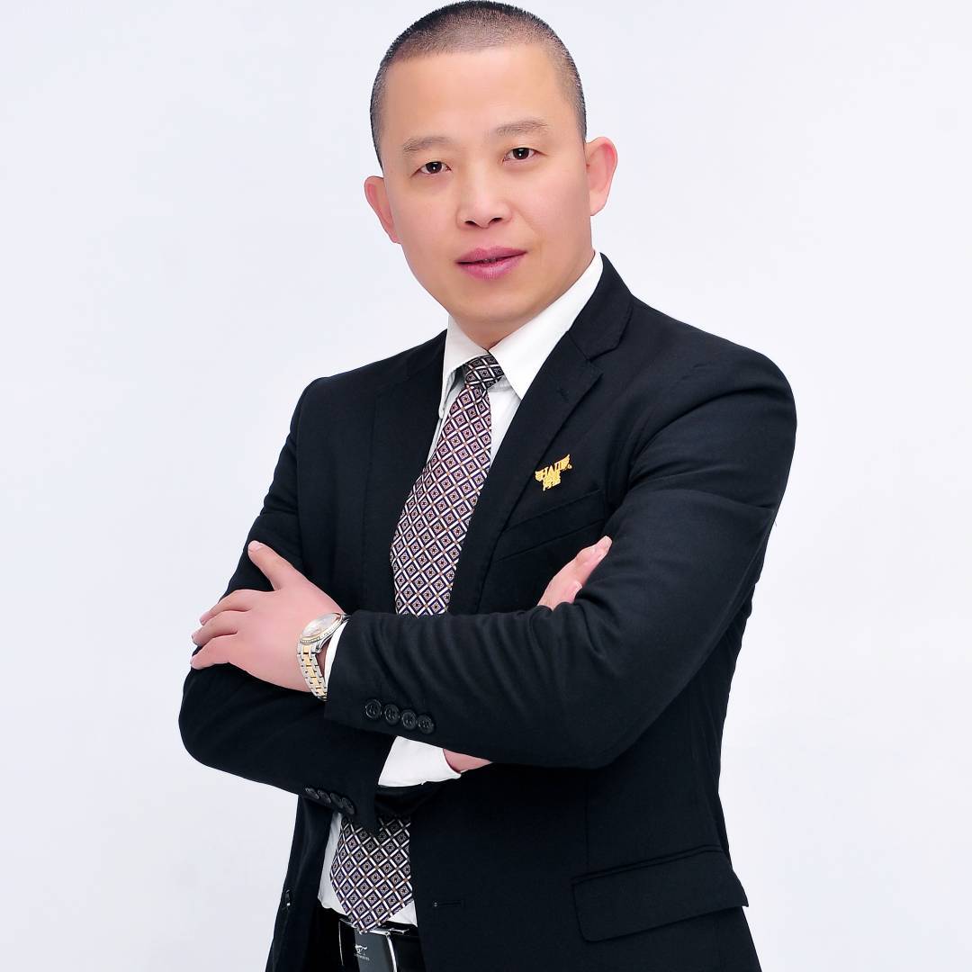 军哥聊亮亮
