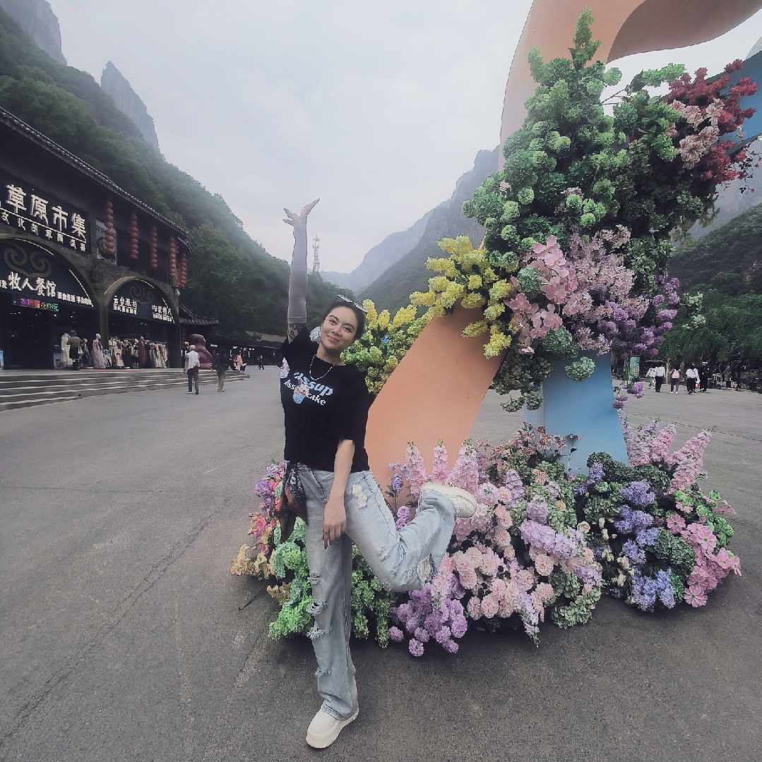 Lucy郝哇噻