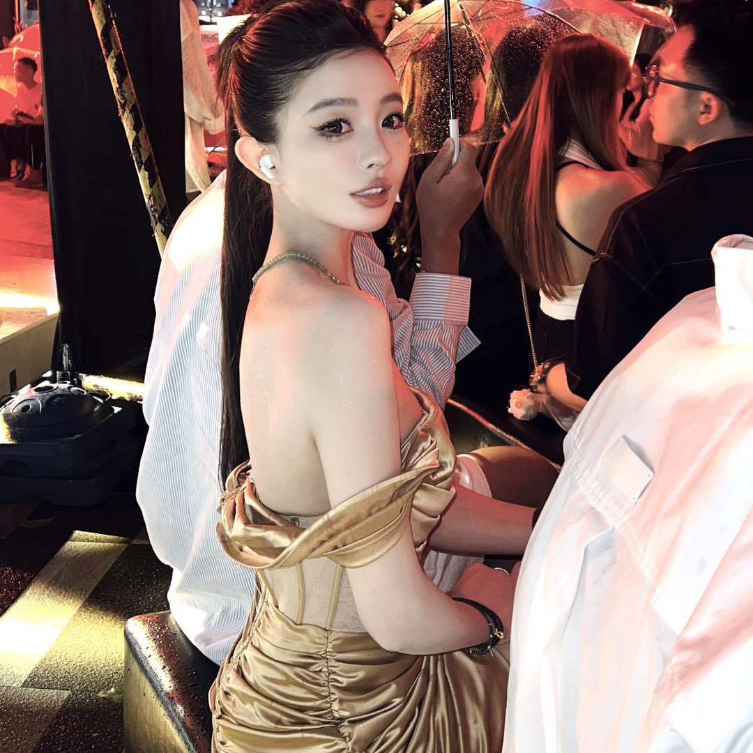 然什么然.