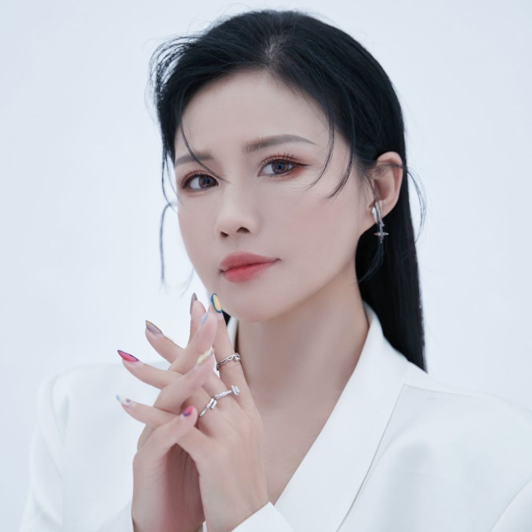 百变女王丁兰