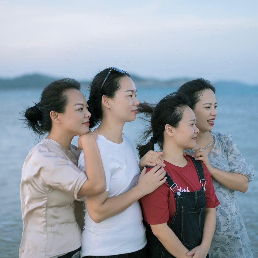 我有四个姐蔚光