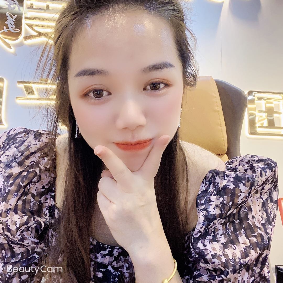 蒋一一.
