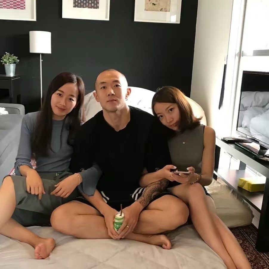 赵撑伞