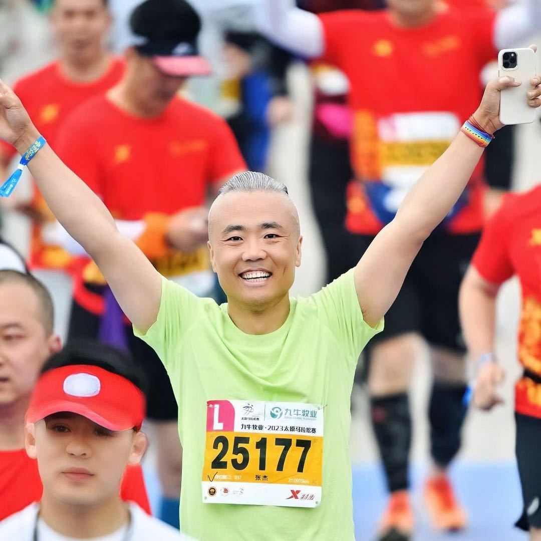 行走中的摄影师-Z叔