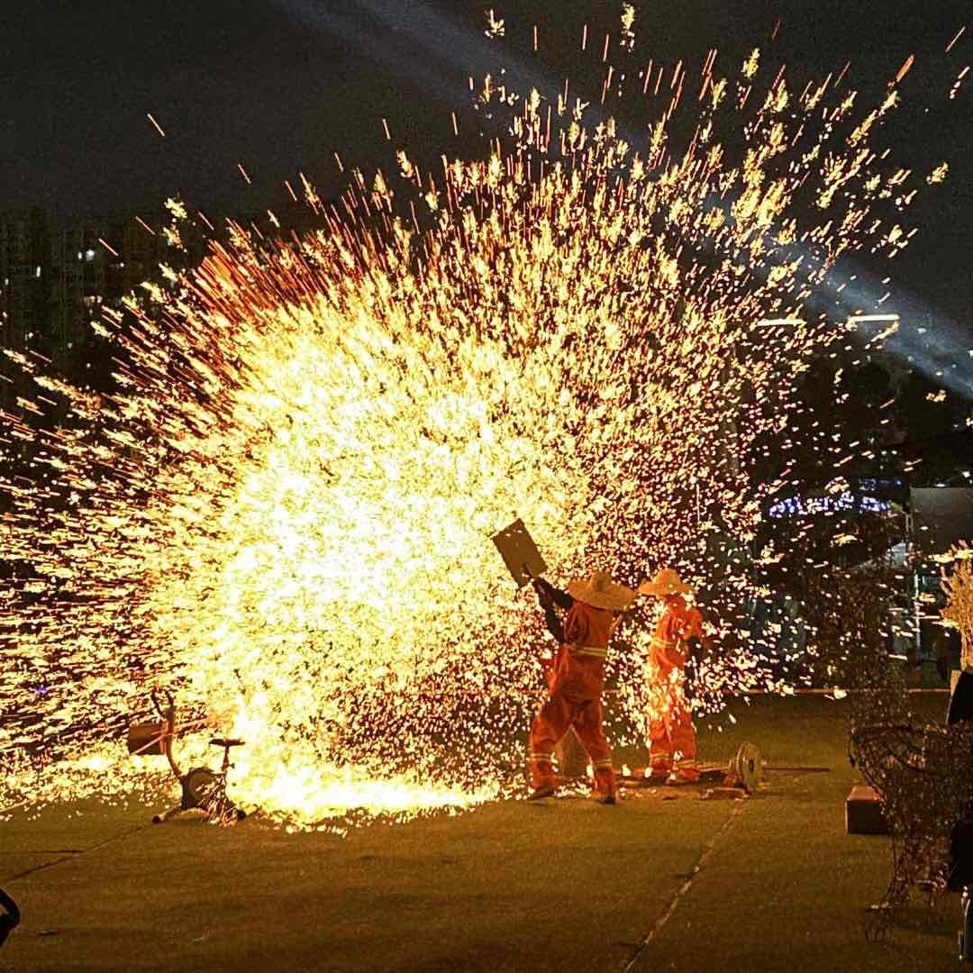 非遗打铁花锐哥