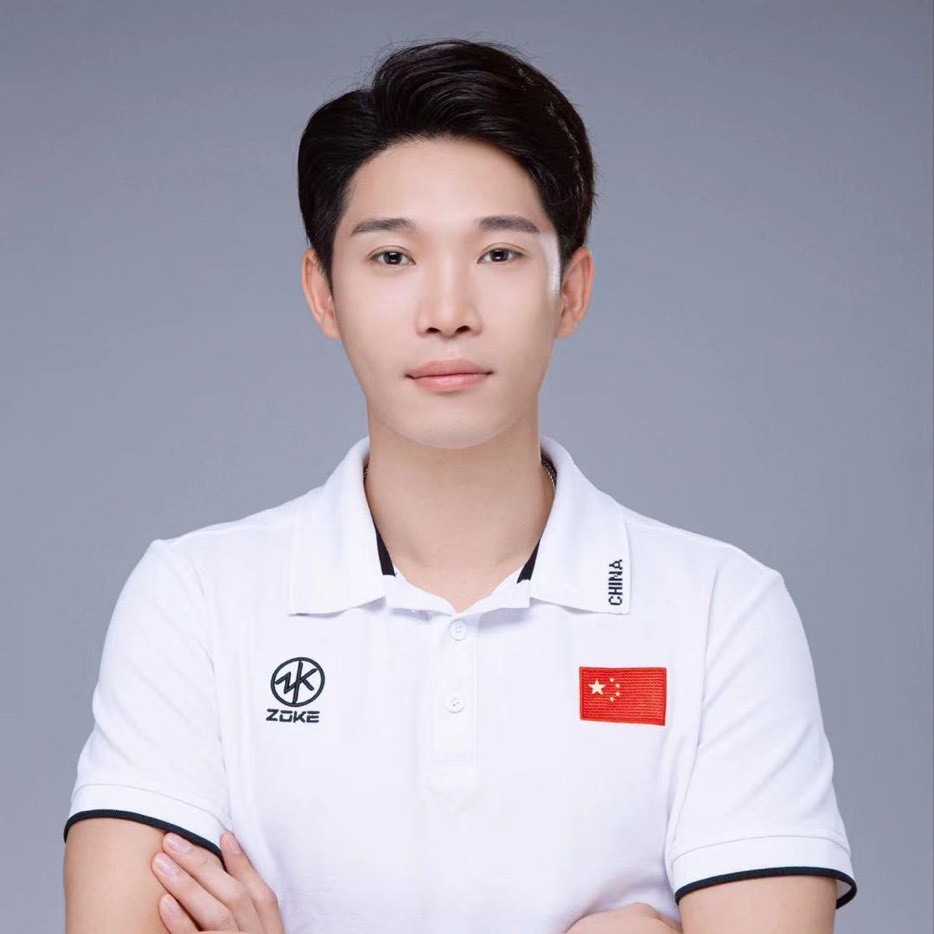 吴准笑游泳教练