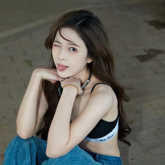 驾笑邝子豪