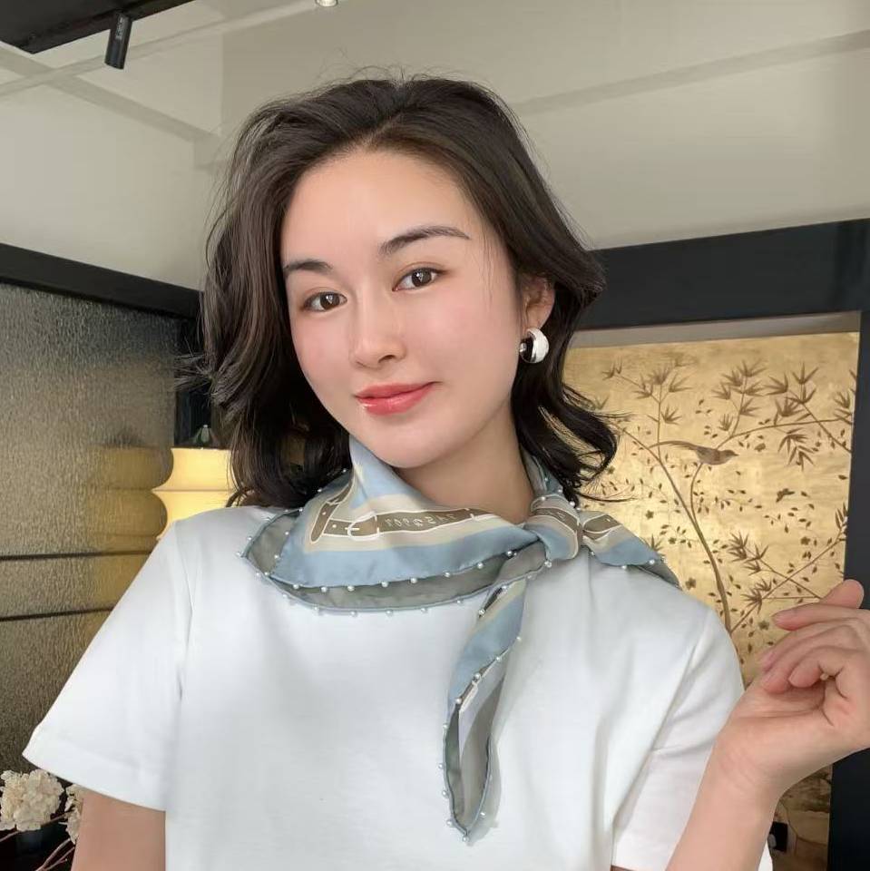 杨杨慕姒真丝羊绒