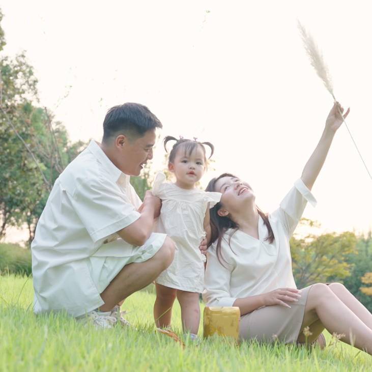 东哥黑妹遛娃记