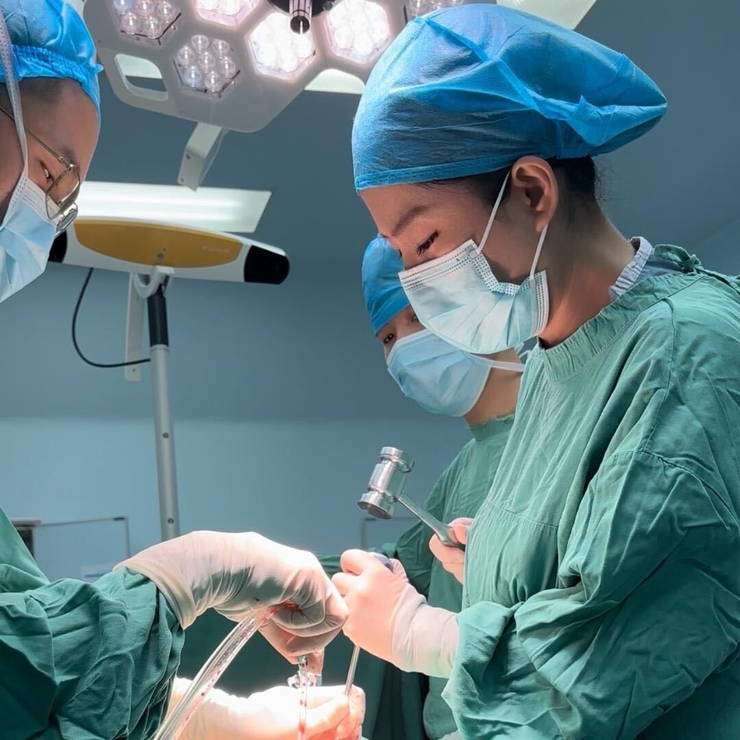 骨科女医生赵志蓉