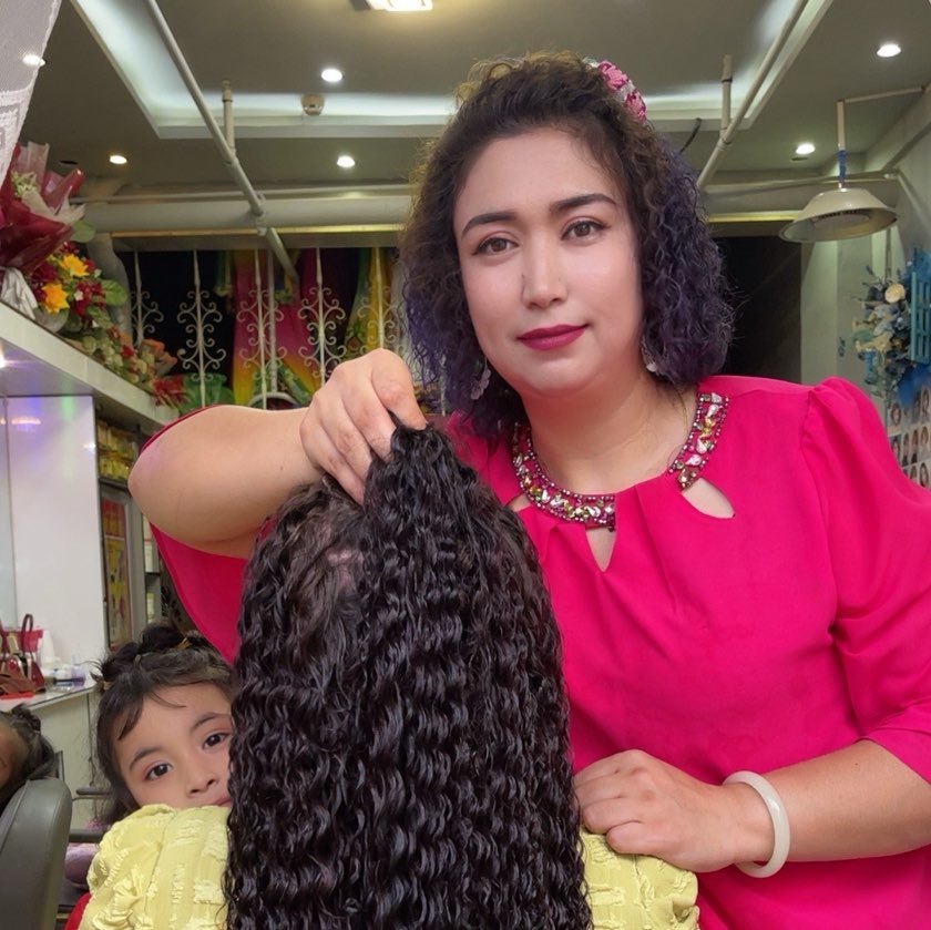 白蝴蝶化妆婚纱中心