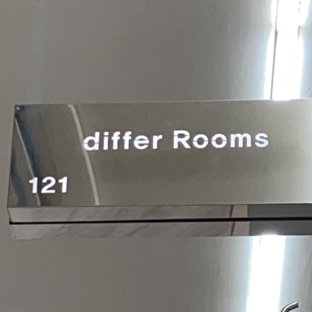 Differ Rooms. APM 1F 121