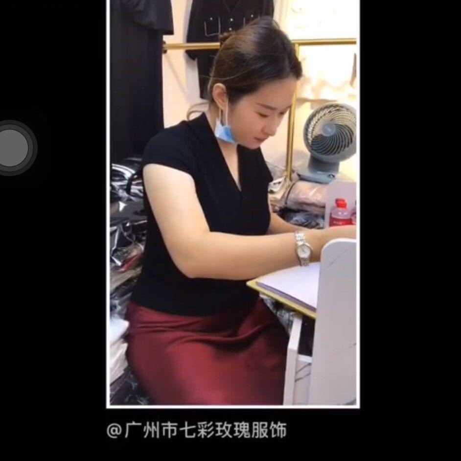 七彩玫瑰负一D02 十三行服装批发市场 档口微信二维码及货源实拍