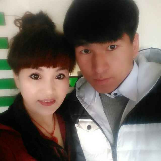 红艳发廊，新生活化妆品店