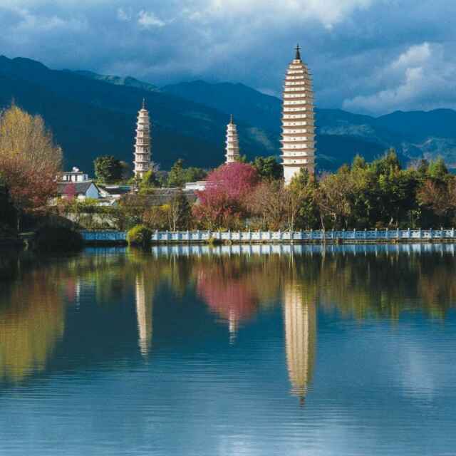 波  师