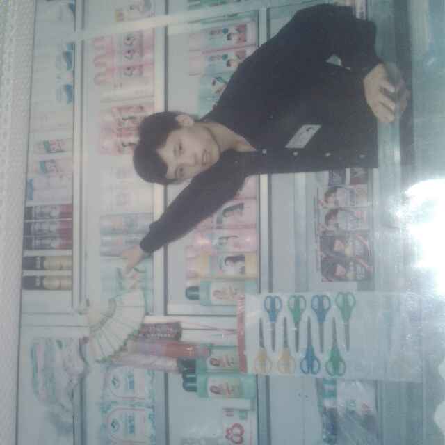 相逢不饮空归去，洞口桃花也笑人。