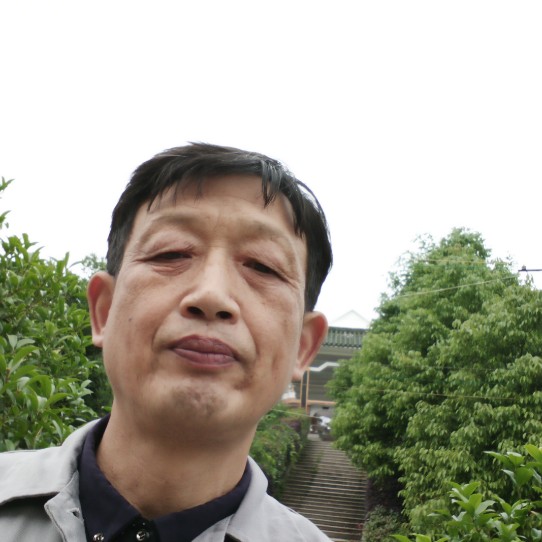 华