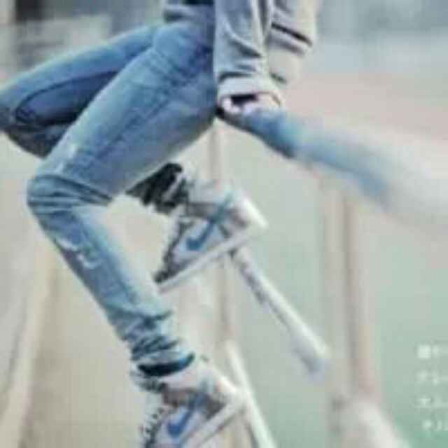 红伟