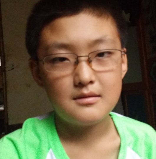 성  홍.