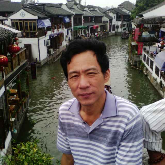 李振佳