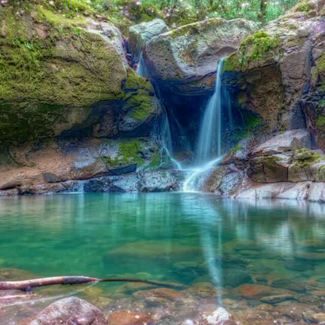泉水叮咚