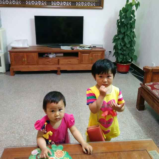 躲在你背后