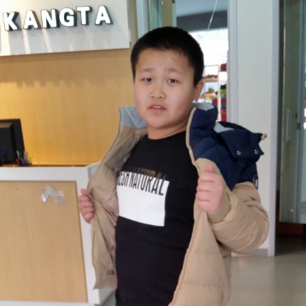 帅气小男孩！！