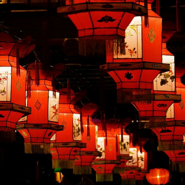 茜