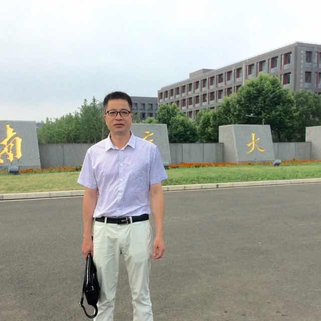 谢秋生（专业生产塑料袋十二年）