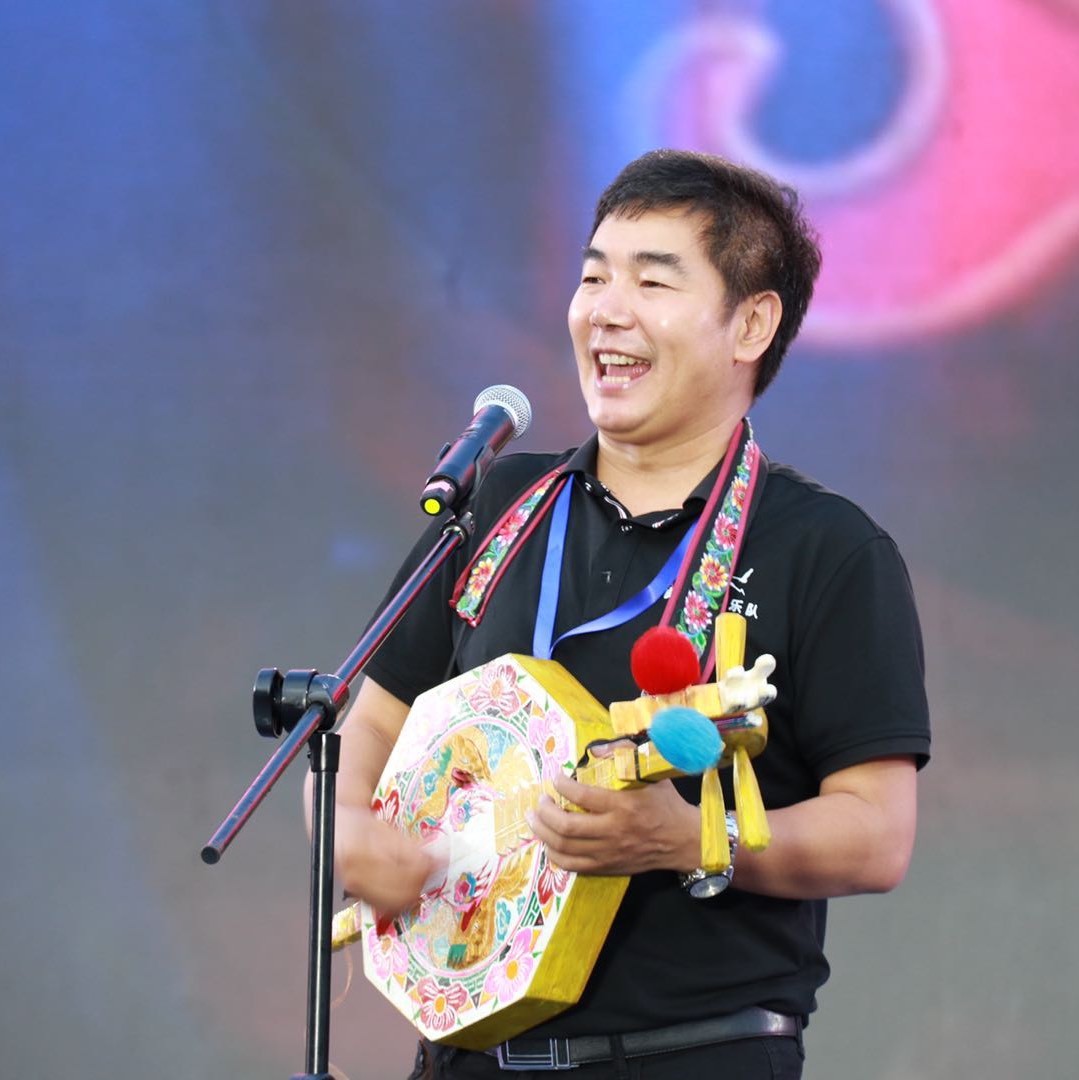 云南彝山雄鹰乐队