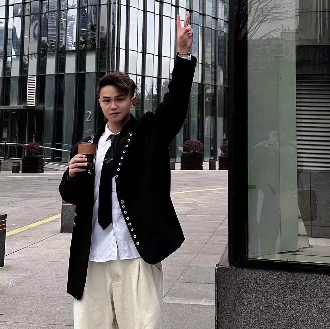 李嘉亨回国爱家人