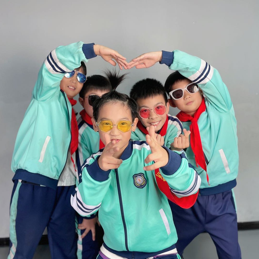 爱跳舞的小学生525