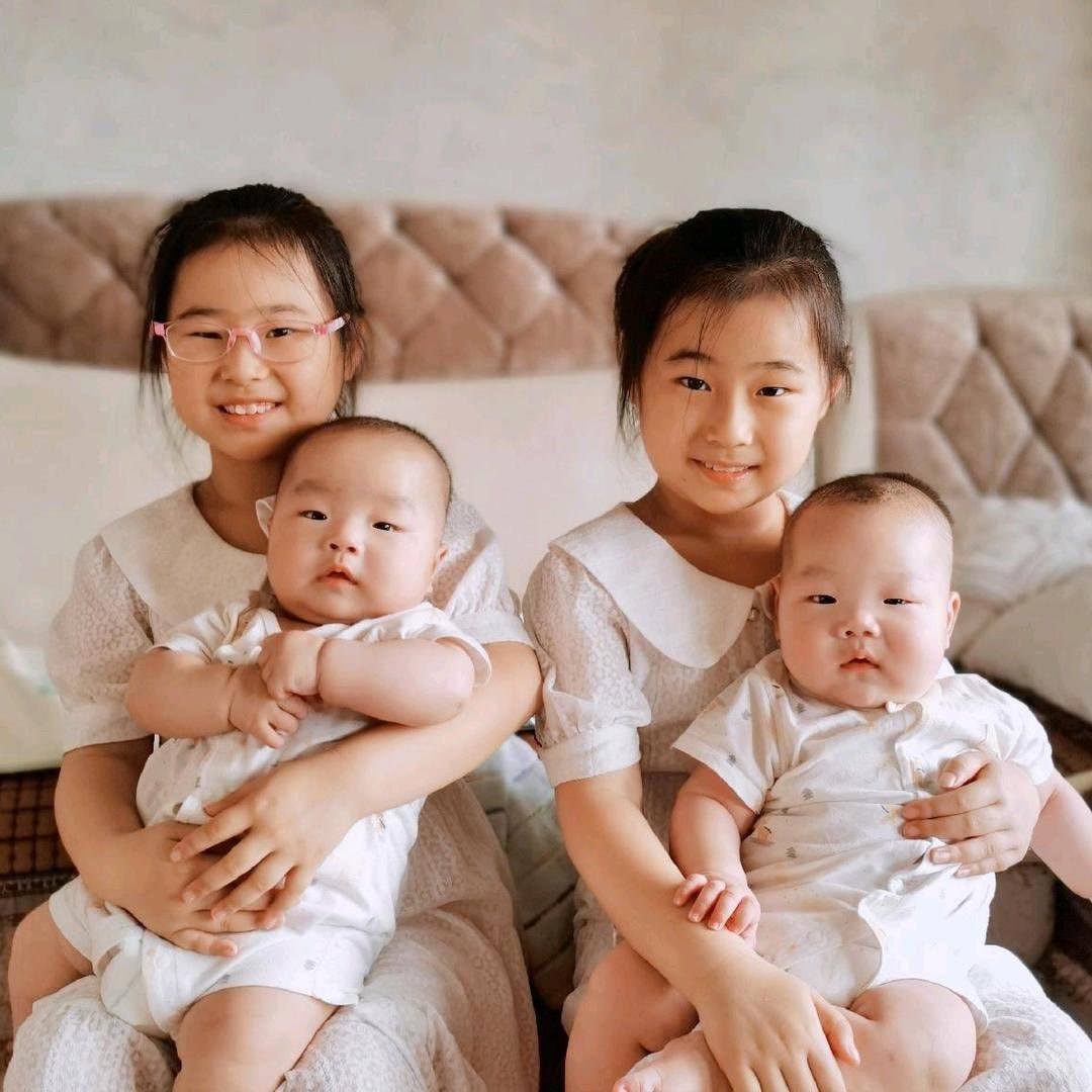 老王家有两对双胞胎