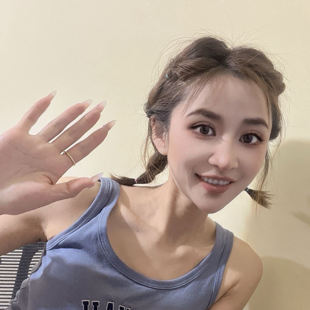 爱踢毽子的小月亮