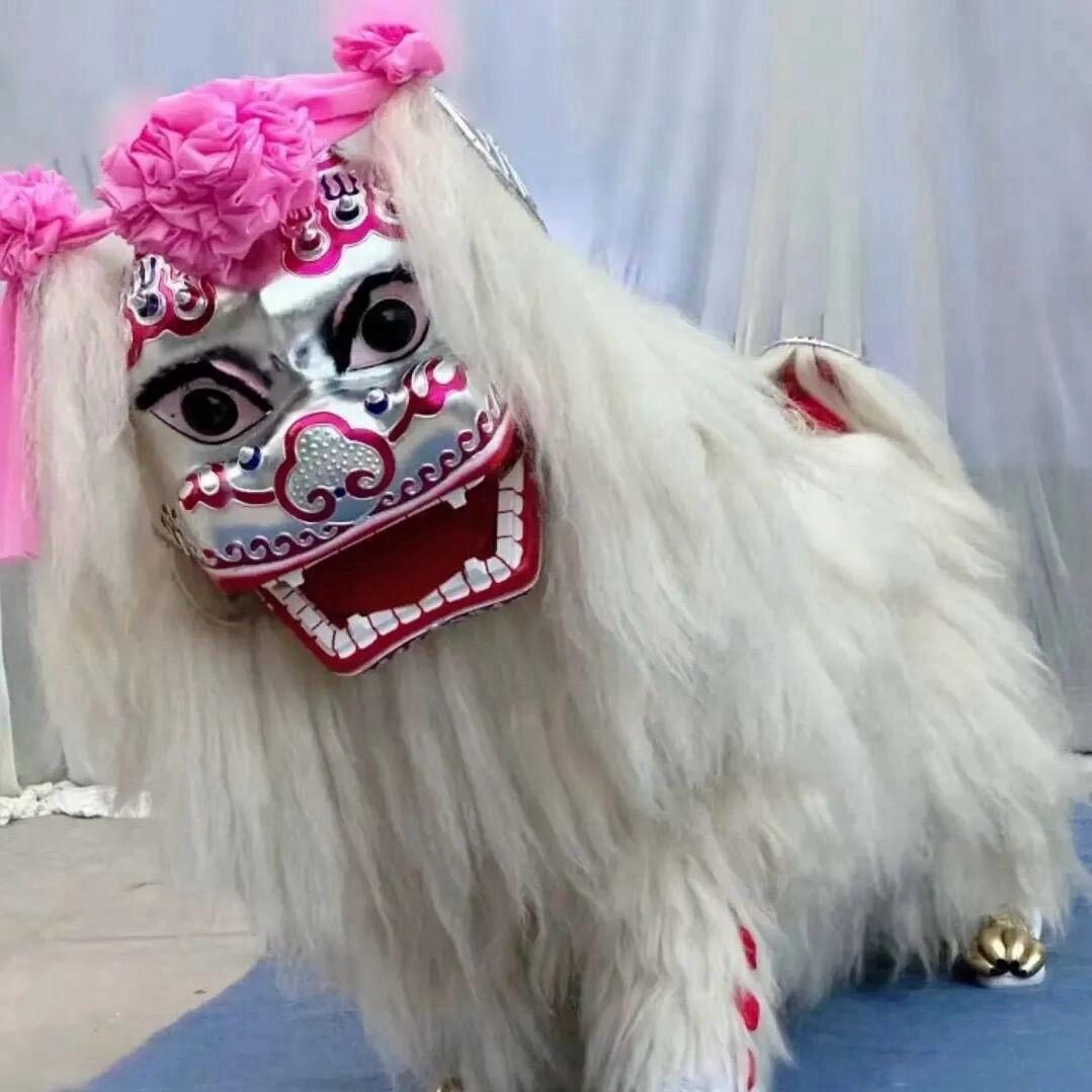 小白狮一高跷