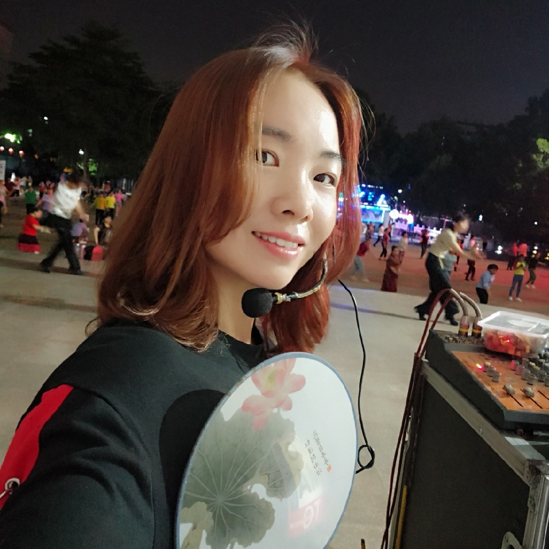 广场舞教练玲珑