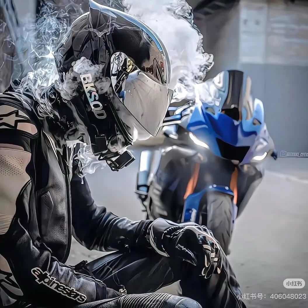 骑摩托车的小胖子