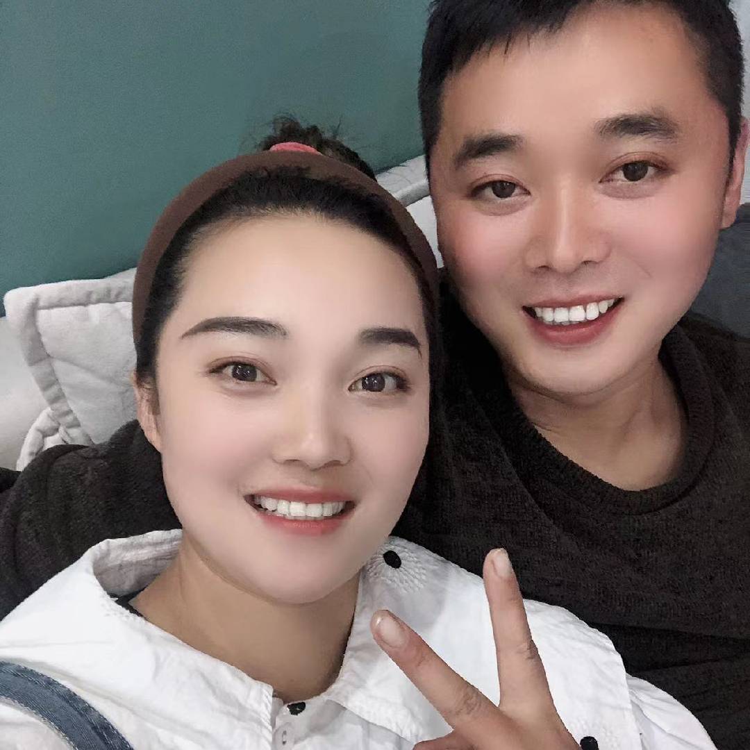 爱美食的两口子
