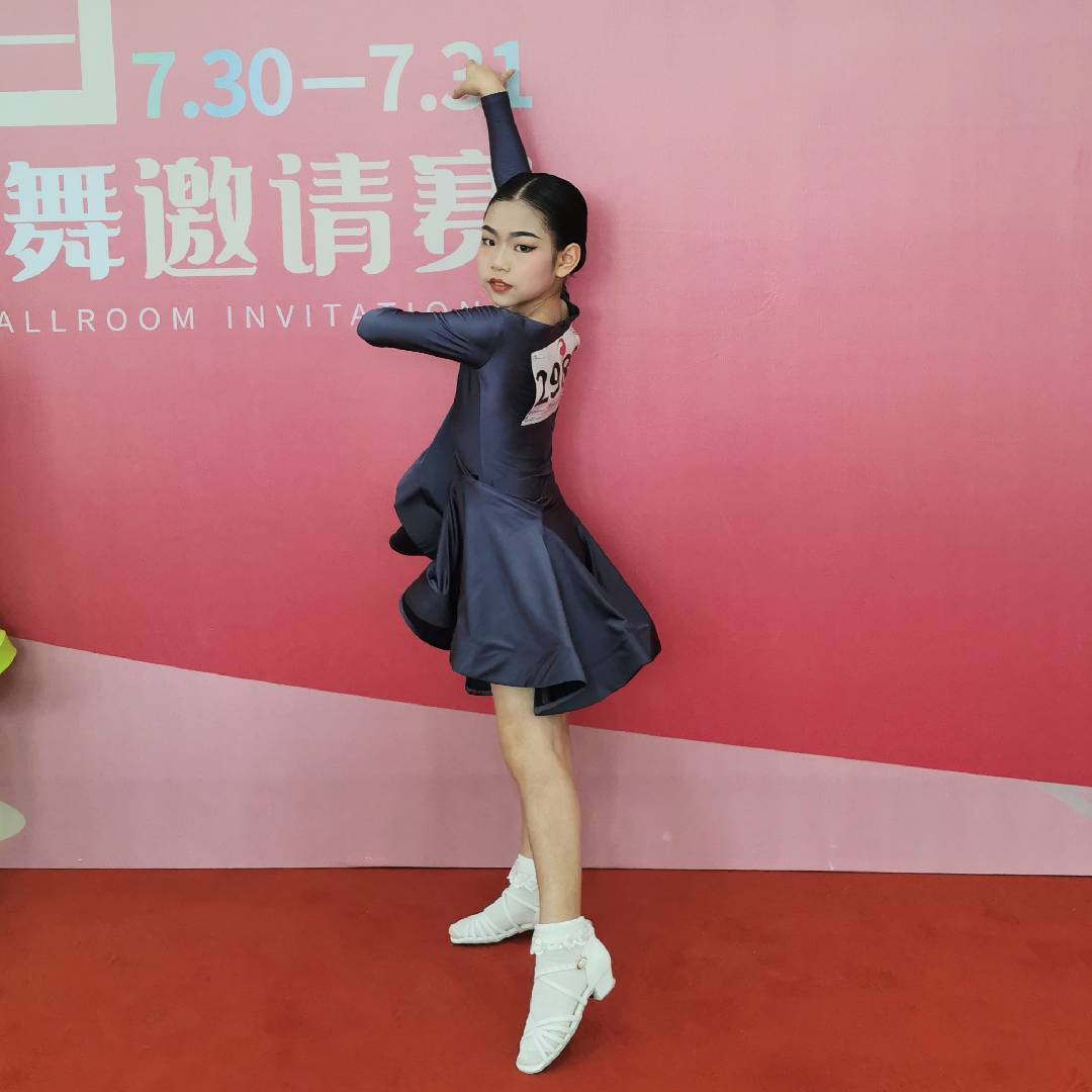 婧雯雯同学