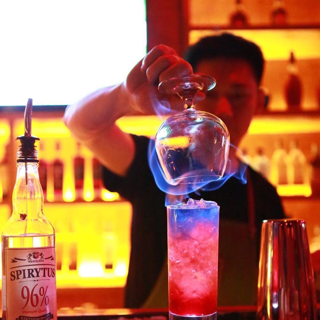 红斌调酒的아저씨