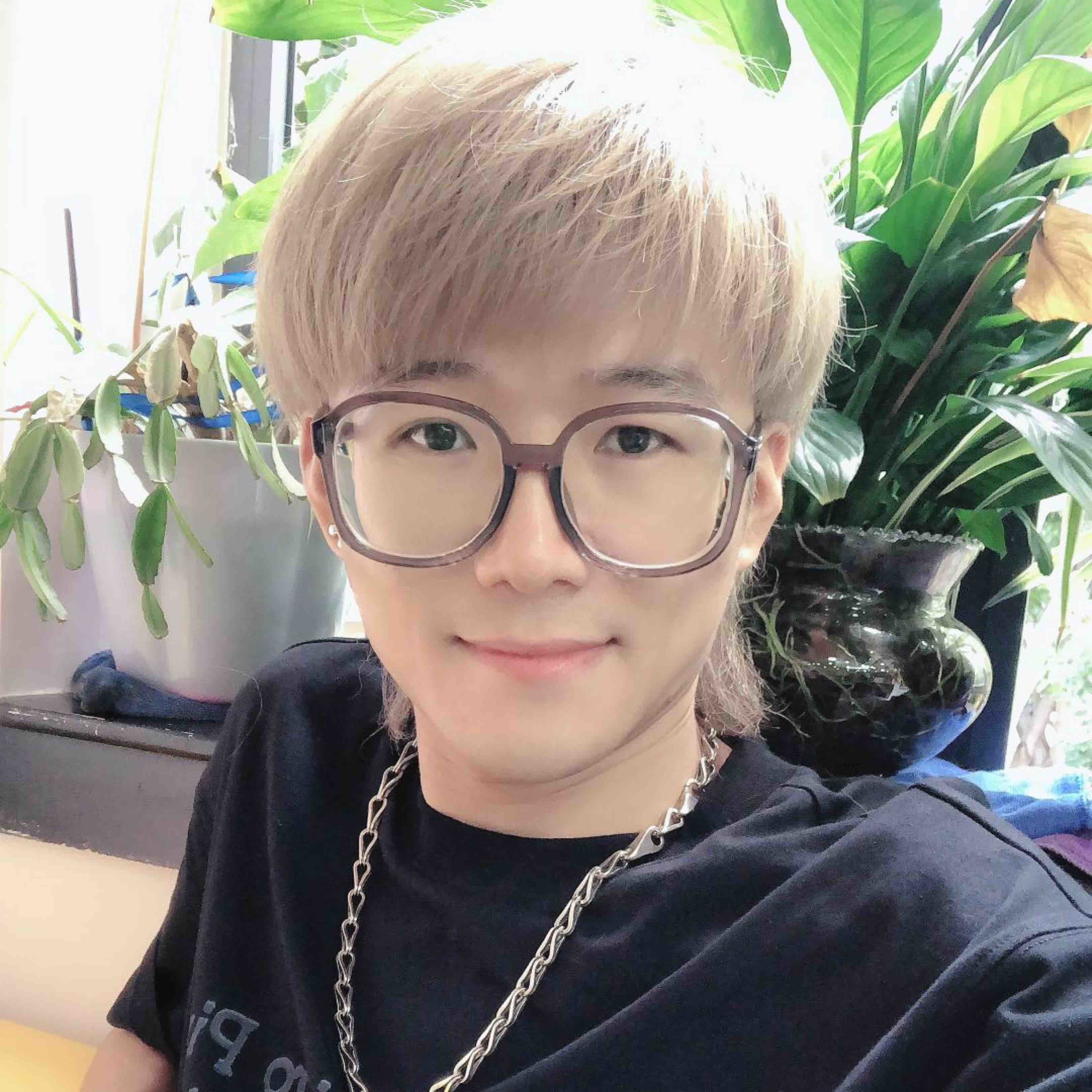 昆明呈贡发型师潮小潮