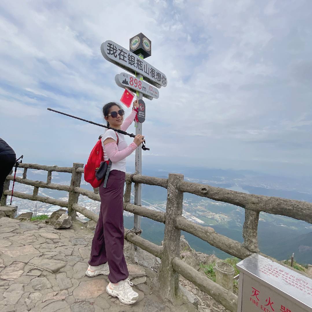 会瑜伽的客家小姐姐