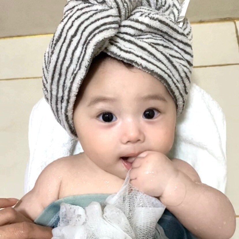 爱洗澡的伊伊呀