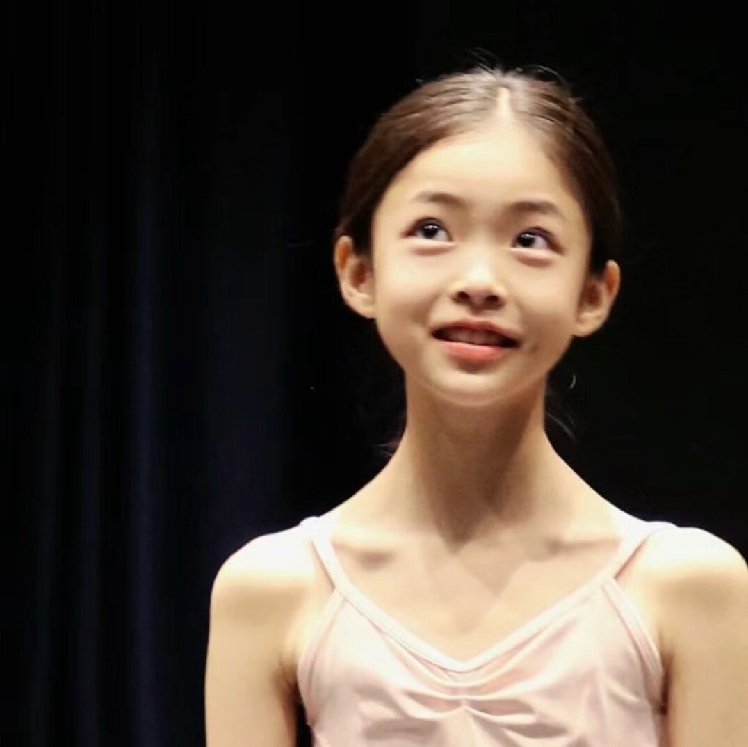 翰婕的小梨涡