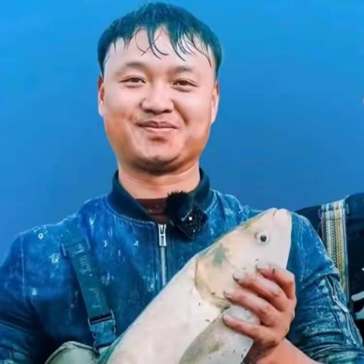 表哥爱抓鱼